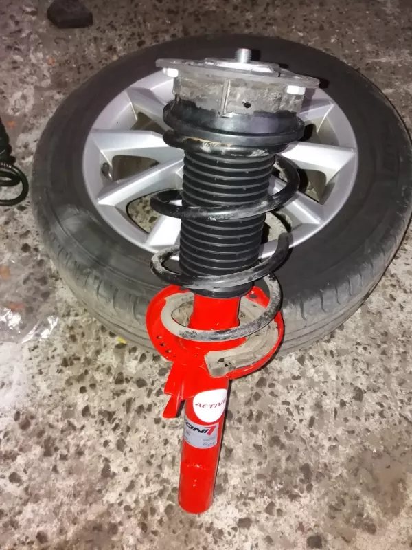 Автозапчастини фото 1
